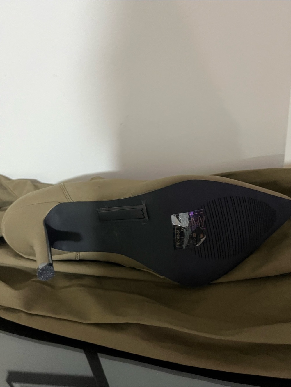 Azalea wang - Picture 2 of 3